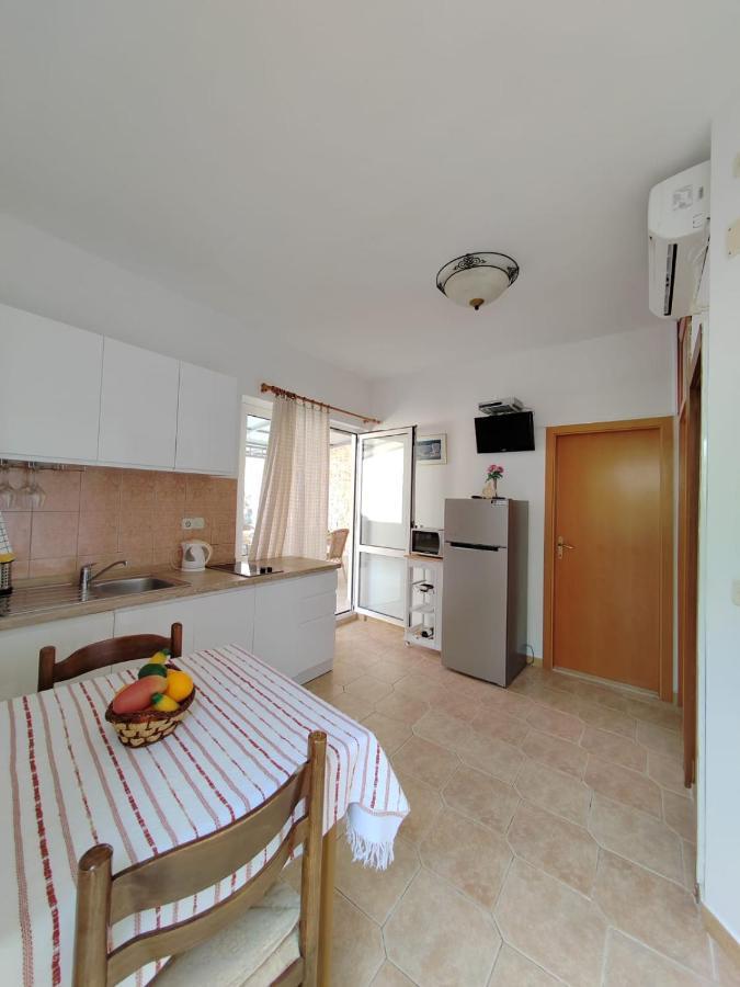 Apartments Turan Centrally Located With Free Parking Igrane Eksteriør bilde