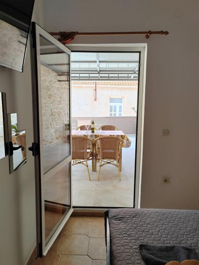 Apartments Turan Centrally Located With Free Parking Igrane Eksteriør bilde