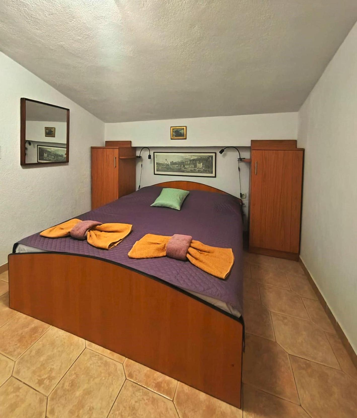 Apartments Turan Centrally Located With Free Parking Igrane Eksteriør bilde