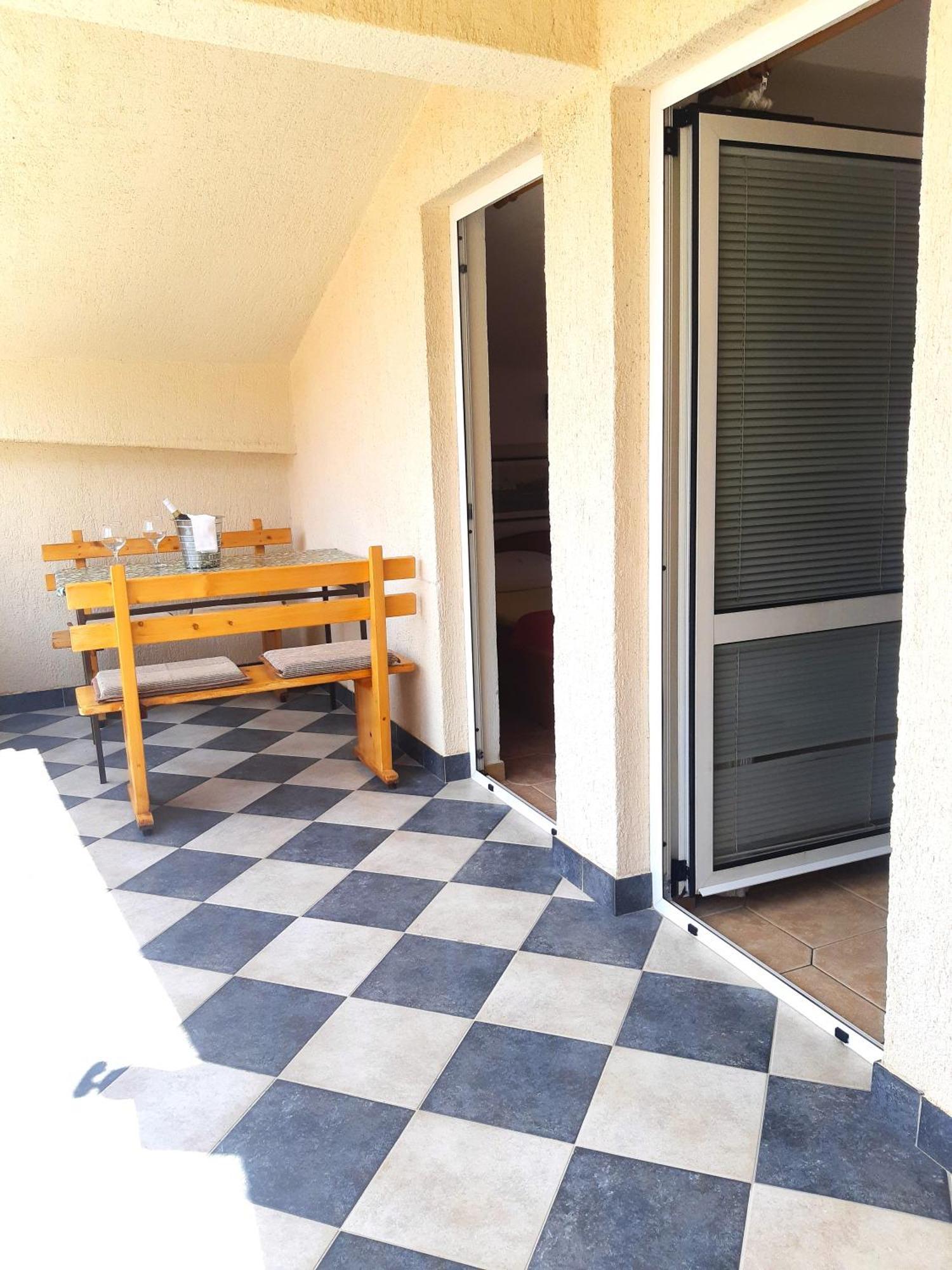 Apartments Turan Centrally Located With Free Parking Igrane Eksteriør bilde